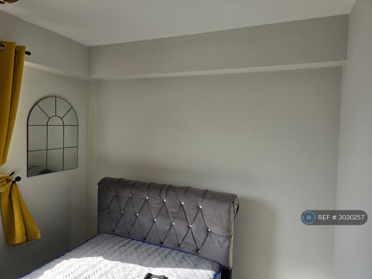 3 bedroom flat in The Reflection, London, E16 (3 bed) (#3030257)