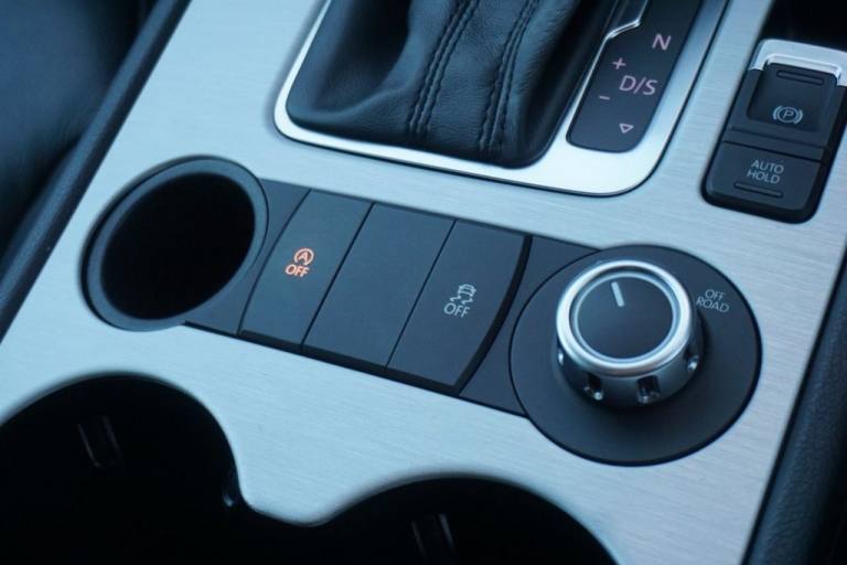 2014 Volkswagen Touareg 3.0 TDI V6 BlueMotion Tech R-Line SUV Diesel Tiptronic 4WD (s/s) 5dr - Ju...