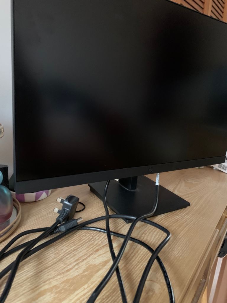 HP P24v G5 (23.8”) Full-HD Monitor 