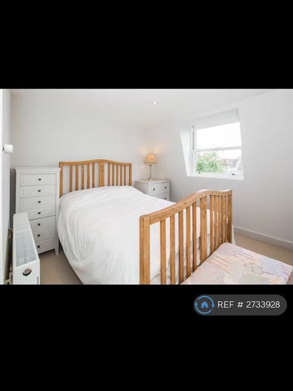 1 bedroom in Strathville Road, London, SW18 (#2733928)
