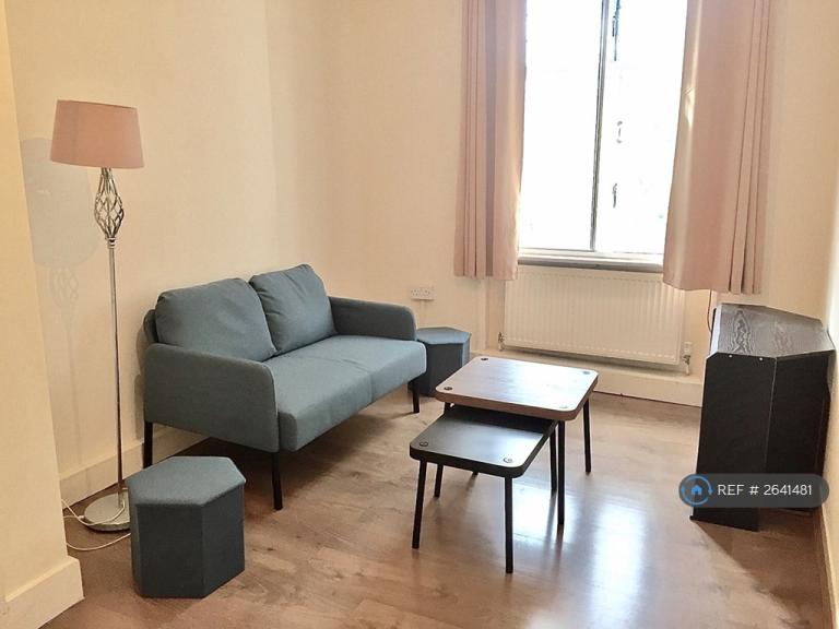 1 bedroom flat in Caledonian Road, London, N1 (1 bed) (#2641481)