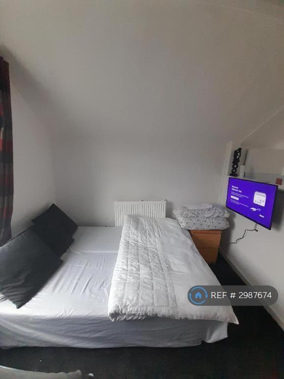 Studio flat in Kingsland Road, Cardiff, CF5 (#2987674)