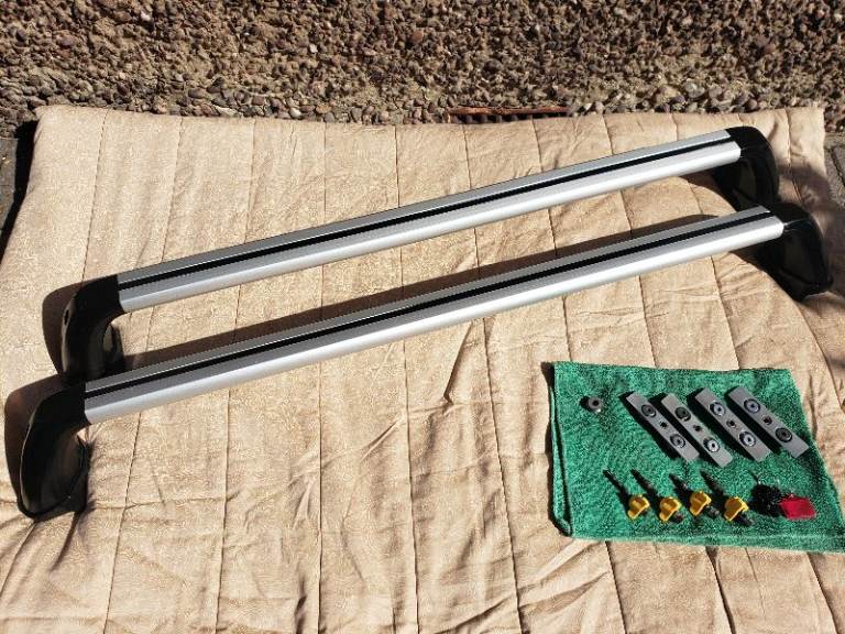 Hyundai i40 tourer Roof Bars. Genuine.