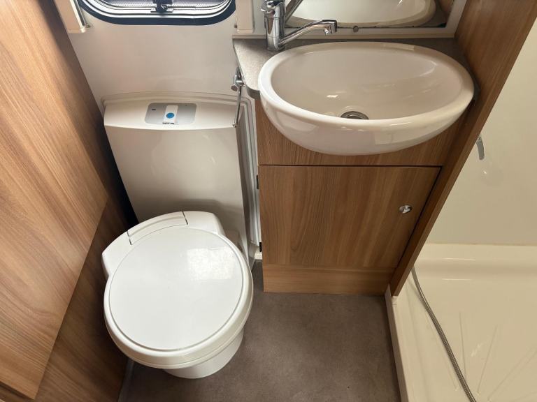 BAILEY PEGASUS GT70 GENOA - 2 BERTH CARAVAN WITH END WASHROOM AND MOTORMOVER