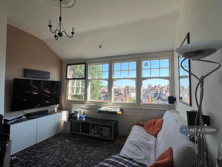 2 bedroom flat in Queens Avenue, London, N10 (2 bed) (#2732614)