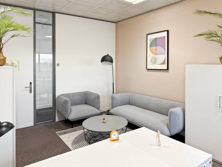 Manchester - M50 1RF \ Private Office for Teams of 3
