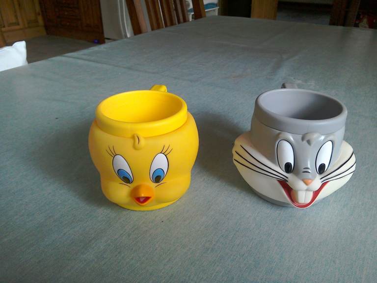 Vintage 1992 Looney Tunes Warner Bros. Tweety & Bugs Mugs