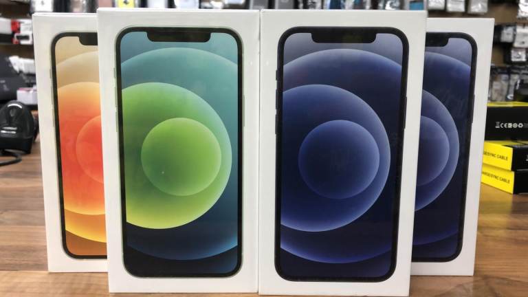 iPhone 12 64GB Unlocked Any Colour Immaculate Condition Delivery Available