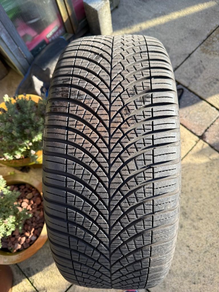 VW 18inch alloy wheels and winter tyres 