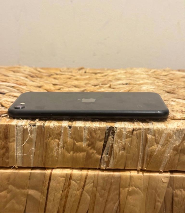 Apple iPhone SE 2nd Generation 64GB Unlocked