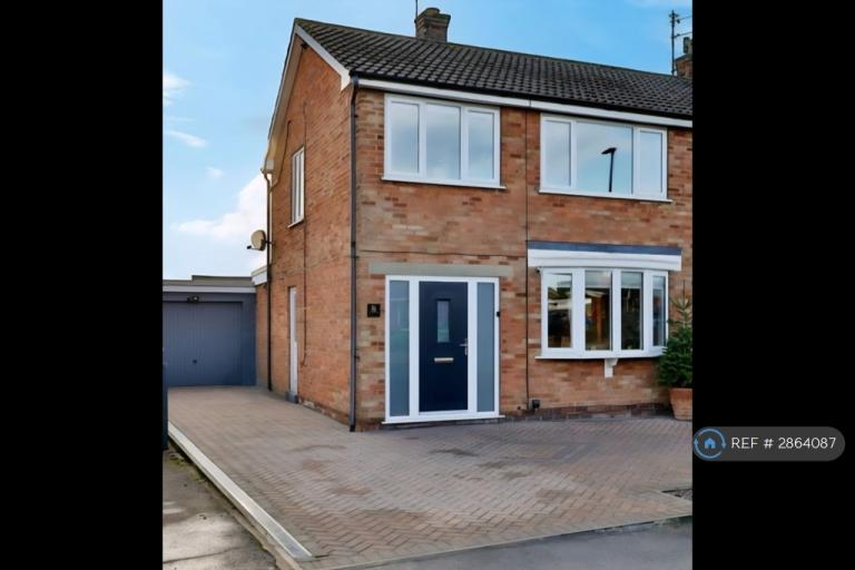 3 bedroom house in Deramore Drive West, York, YO10 (3 bed) (#2864087)