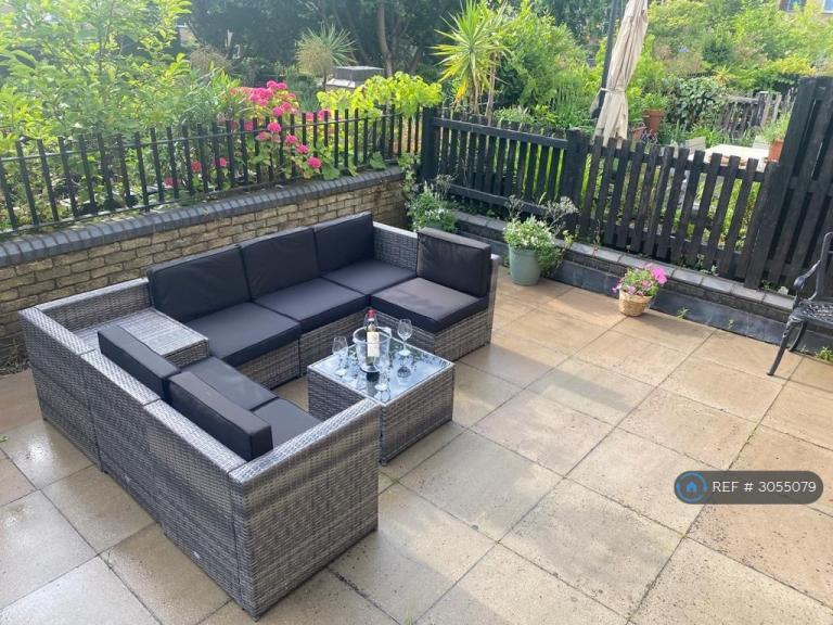2 bedroom flat in Back Church Lane, London, E1 (2 bed) (#3055079)
