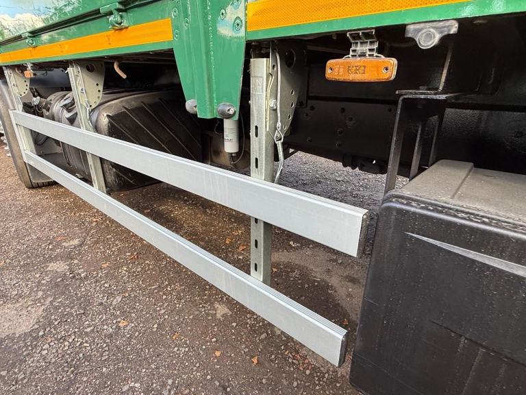  2013 DAF LF 55.220 18TON DROPSIDE WITH ATLAS 104.3E CRANE 