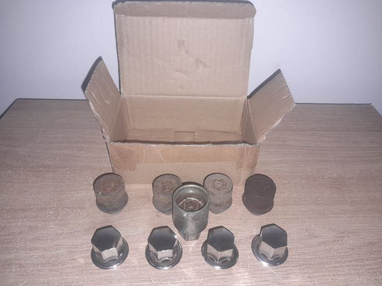 Ford locking wheel bolt set and spare bolt set