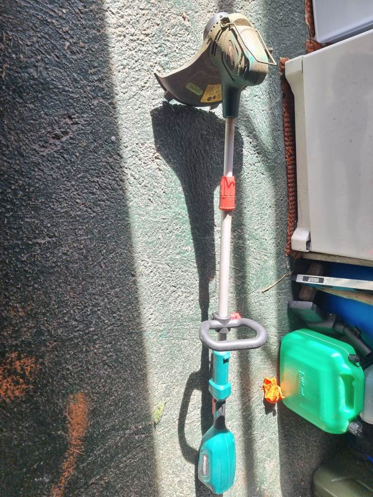 Qual cast grass trimmer 36v including batt + charger