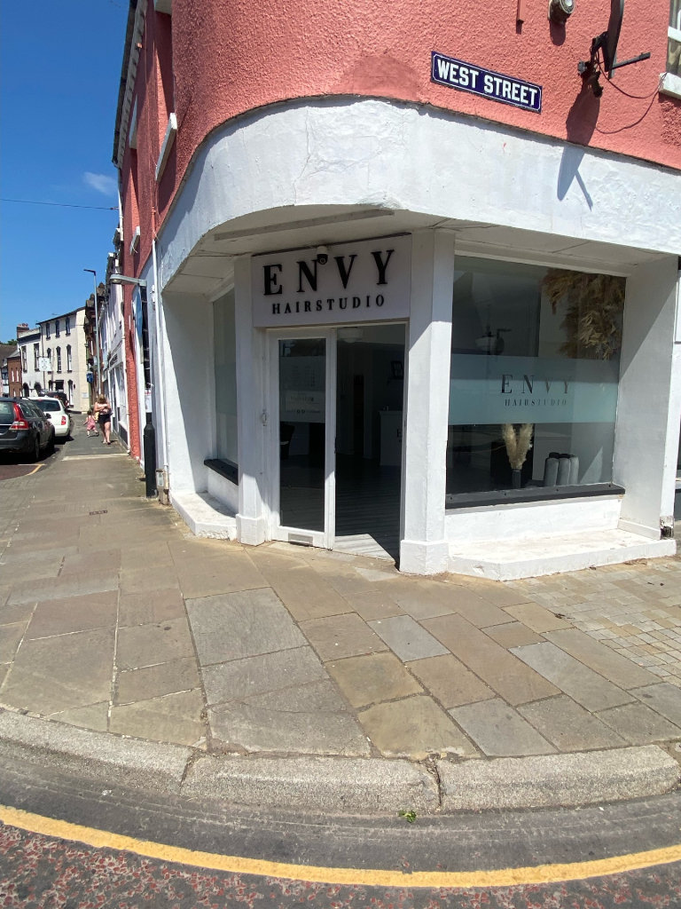 Corner Salon to Rent - Leominster - £120 per week - No Fees/Premium - Flexible Terms