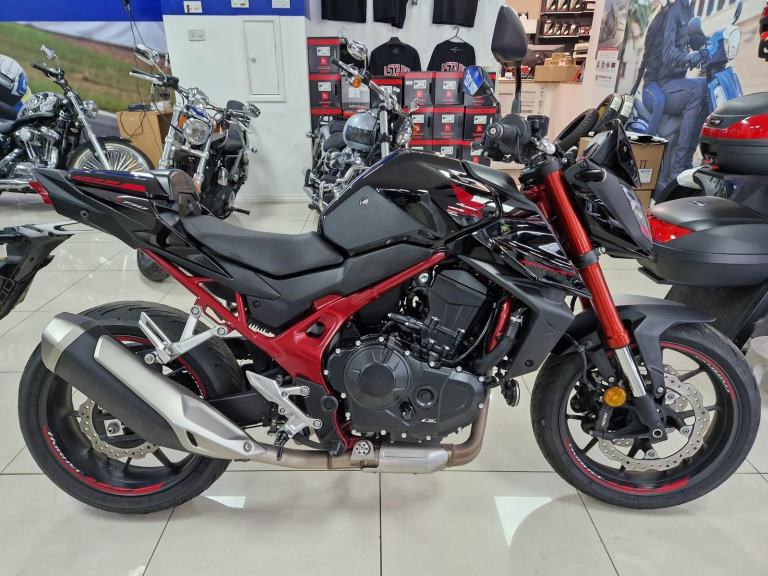 2023 HONDA CB750 HORNET IN BLACK