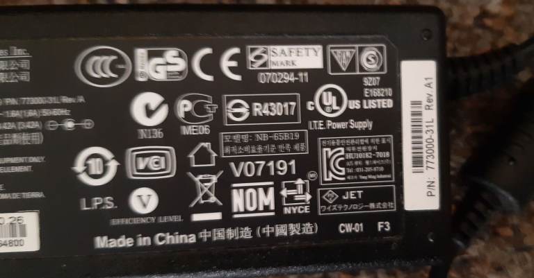 Laptop charger / computer power supply - 19 volts 3.42 amps positive core