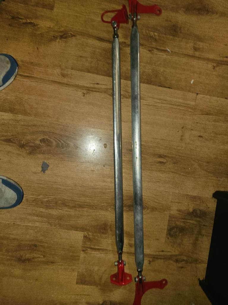 Strut braces for mini