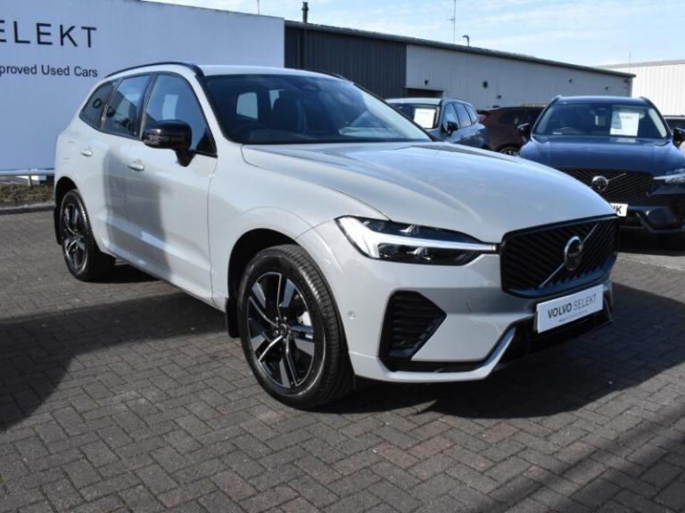 VOLVO XC60 2.0 B5P Plus Dark 5dr AWD Geartronic