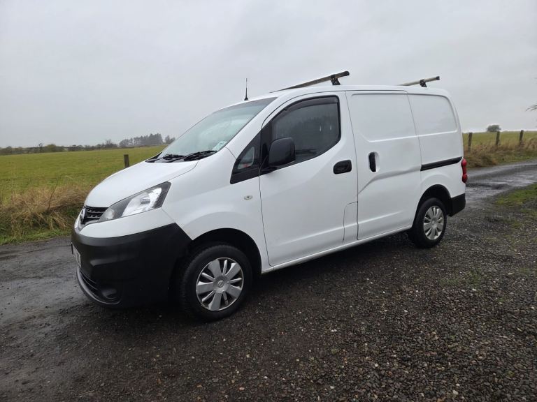 14 model Nissan NV 200 twin side doors very practical van 