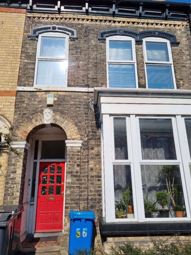 Single room to rent in shared house 