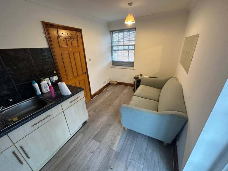 1 Bed Flat - Ocean Village - Water included - Available 12th of July