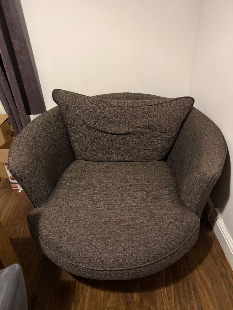 Spinning large chair