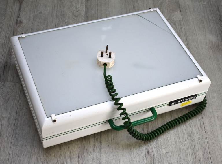 Portable, lightweight Light Box for X-rays or Transparencies – Good Condition