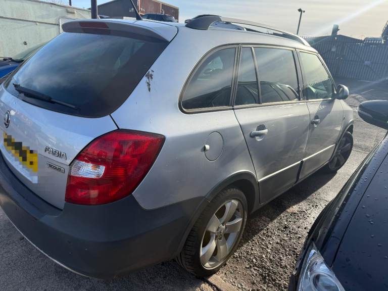 Breaking spare parts skoda fabia esate 
