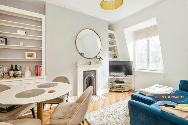 2 bedroom flat in Queenstown Road, London, SW8 (2 bed) (#3049642)