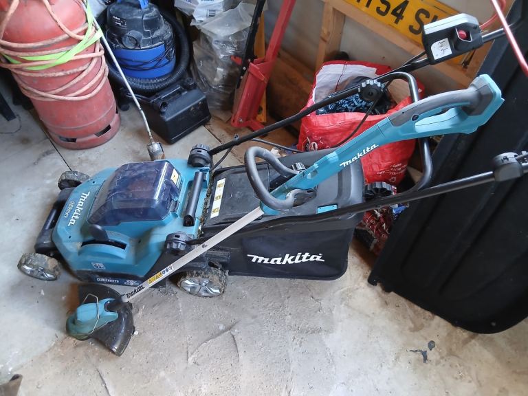 Makita battery lawnmower/strimmer