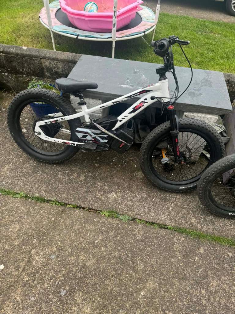 Amped 20 kids e-bike 