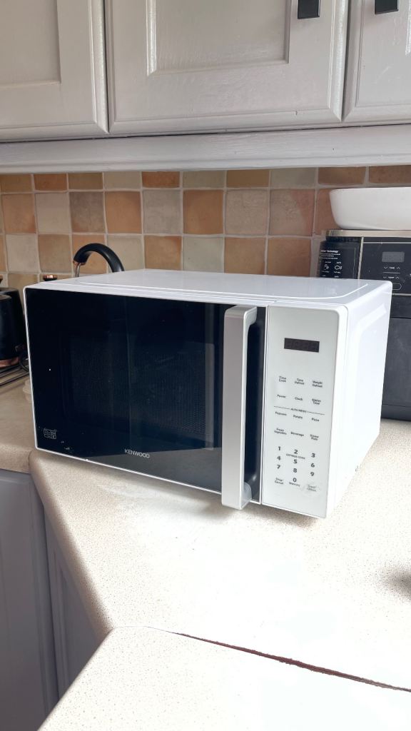 White Kenwood Microwave 