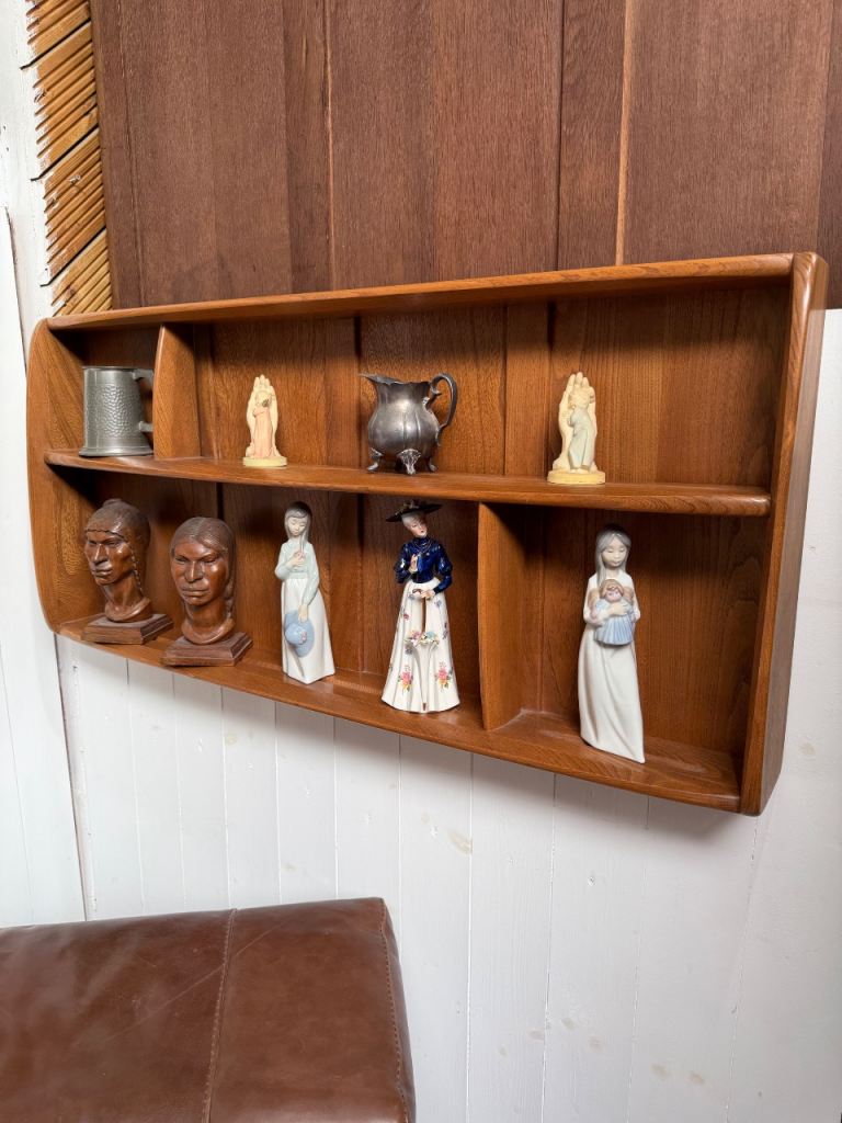 Beautiful Vintage Ercol Elm Wall Hanging Plate Rack / Display Shelf – Mid Century