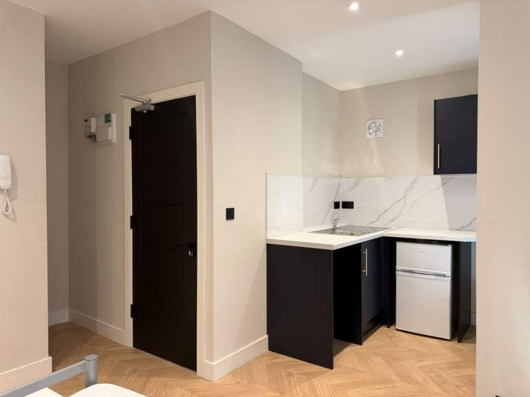 First floor self-contained studio flat in South Harrow - DSS Welcome