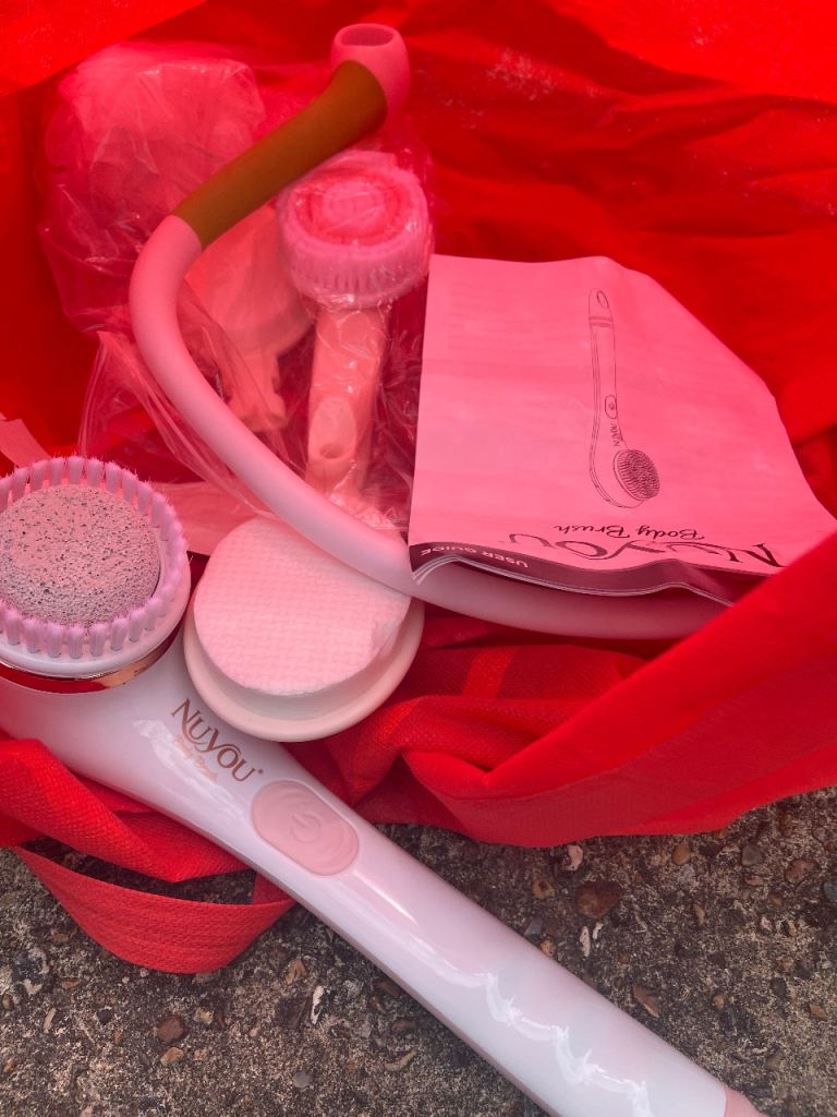 NUYOU Body Brush & Scrubber Kit – Unused