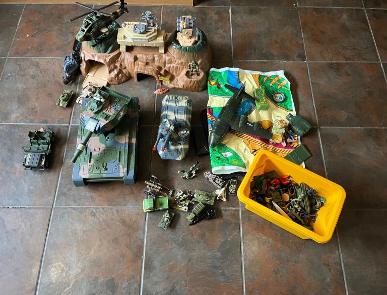 Island and military vehicles play set 