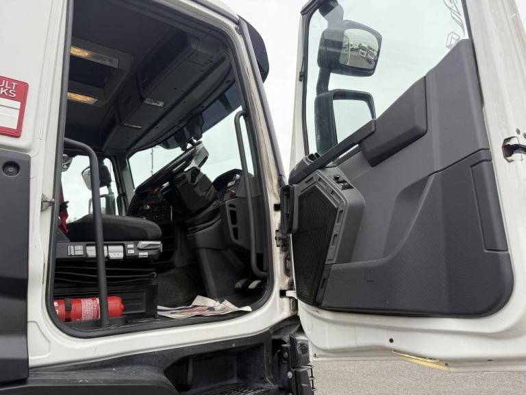 2022 RENAULT K440 8X4 32T TIPPER