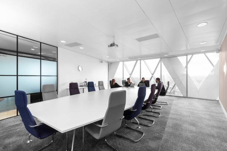 London - EC3A 8BF \ Large Office for Rent Customisable for 10 Desks