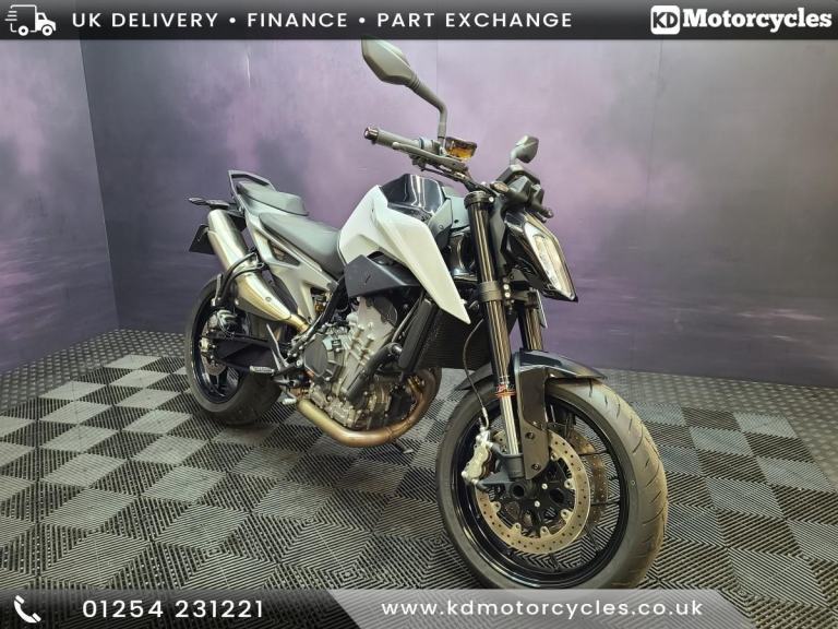 KTM 790 DUKE, 2024,  Low miles ready to race