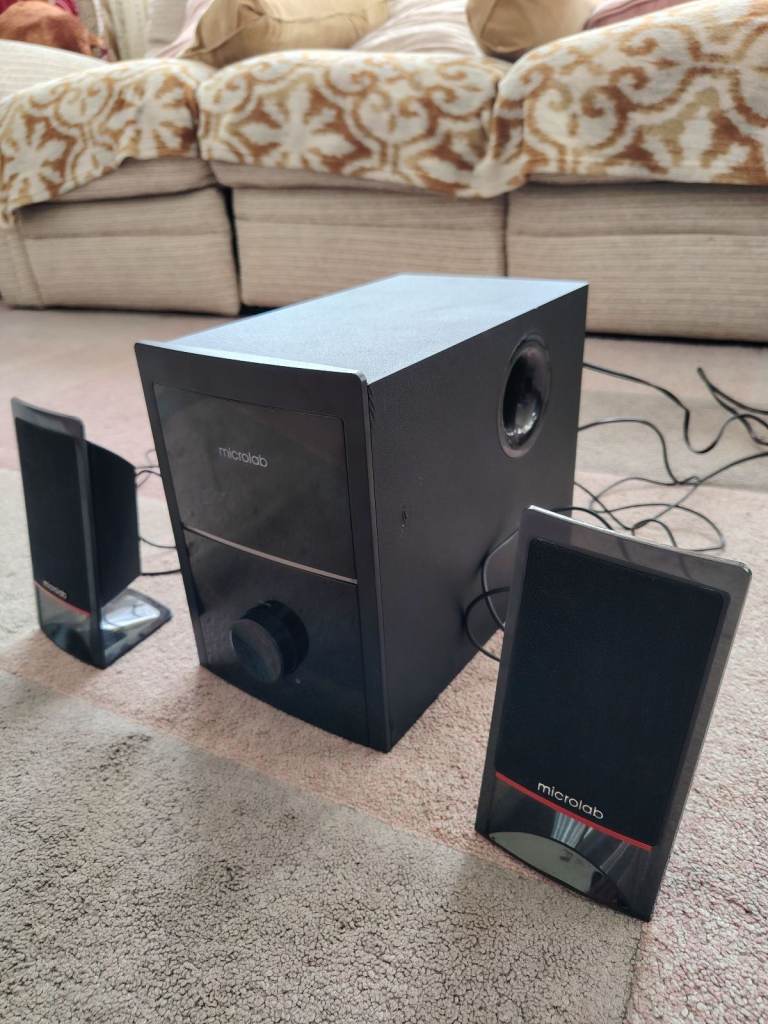 Speaker system with subwoofer