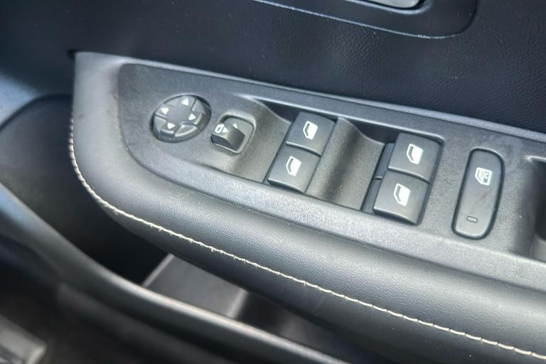  Peugeot 208 1.2 Puretech Allure Hatchback 5dr Petrol Manual Euro 6 s/s 100 Ps