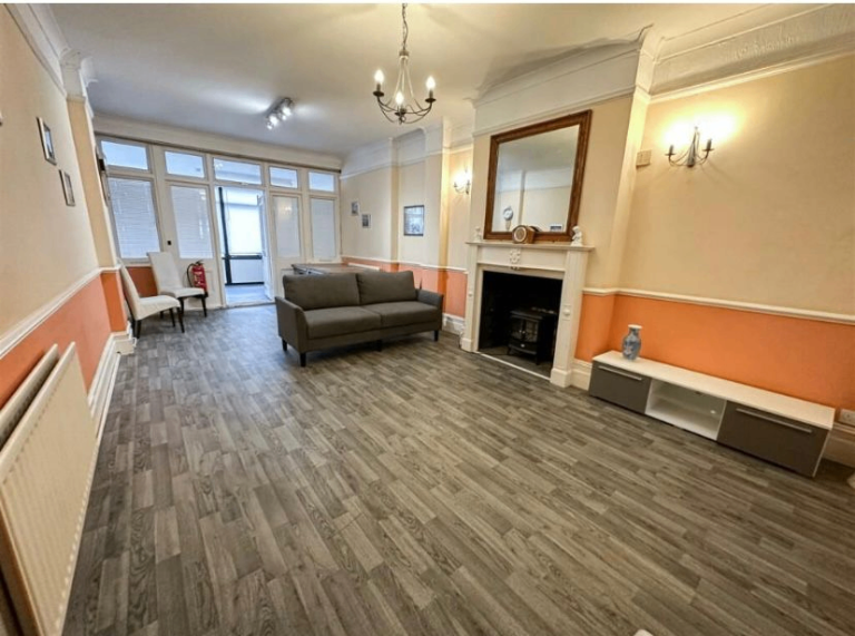 Spacious and Cosy Double Rooms for Rent in - CO15 3PP