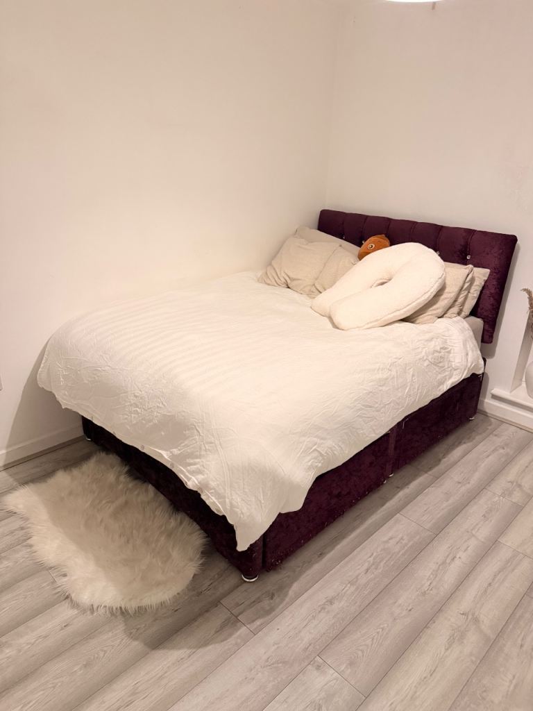 4”6 large double storage bed purple crushed velvet without mattress (headboard sold separately)