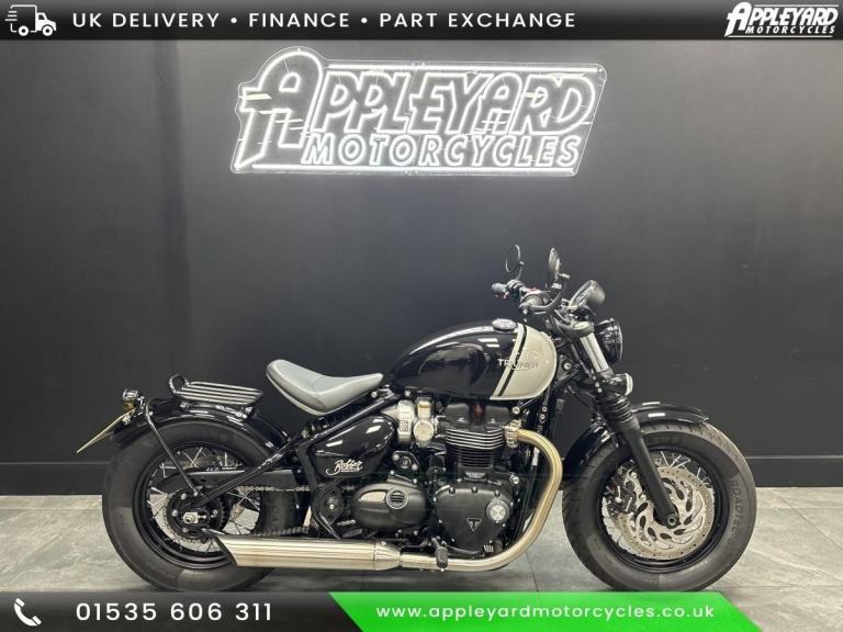 TRIUMPH BONNEVILLE BOBBER 1200