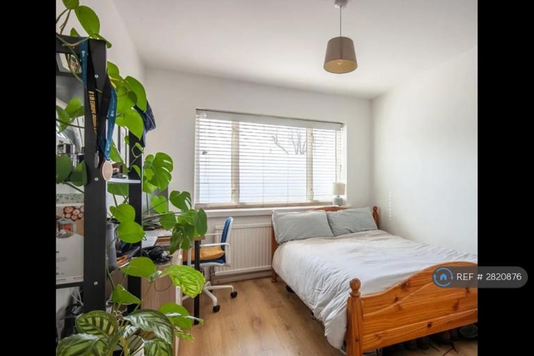 1 bedroom in Lichfield Road, West Hampstead, NW2 (#2820876)