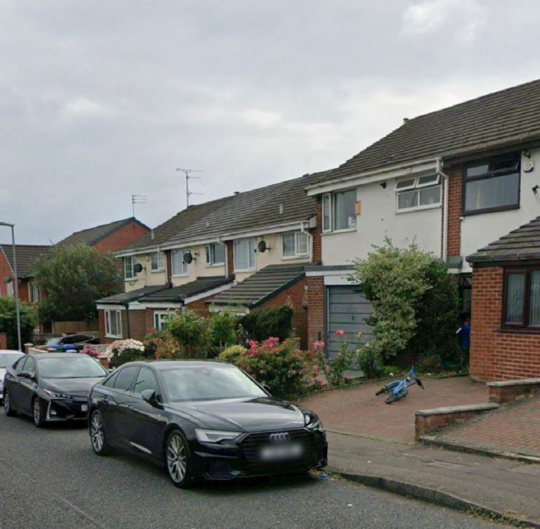 3 Bedroom House in Rochdale - Central location