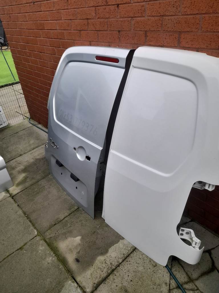 Citreon berlingo peugeot partner rear doors 