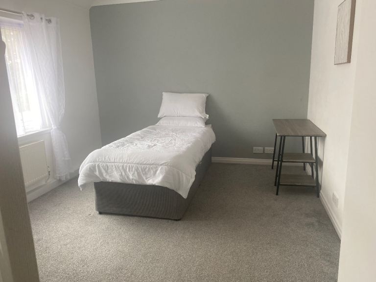 Lovely big double room in Exeter.